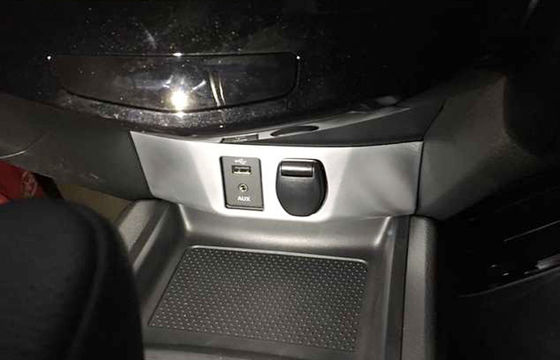 Dobra cena. Niestandardowy wykończenie wnętrza samochodu / Nowy Nissan Qashqai 2015 2016 ramka gniazda USB w Internecie