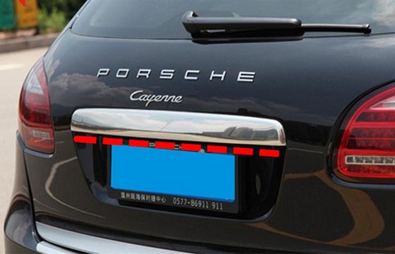 Dobra cena. Porsche Cayenne 2011 2012 2013 2014 Części wykończenia nadwozia samochodu tylny wykończenie paska SS w Internecie